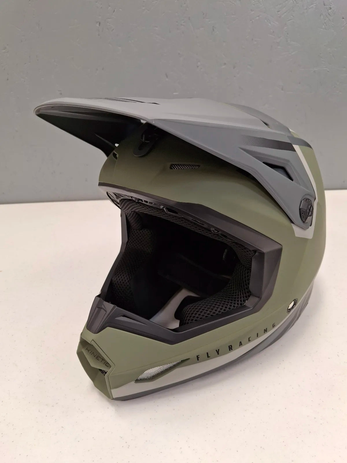 Fly helmet Fly Kinetic Vision Helmet (Grey/Green, Medium) USED 73-8652M U Jorgensen Powersports