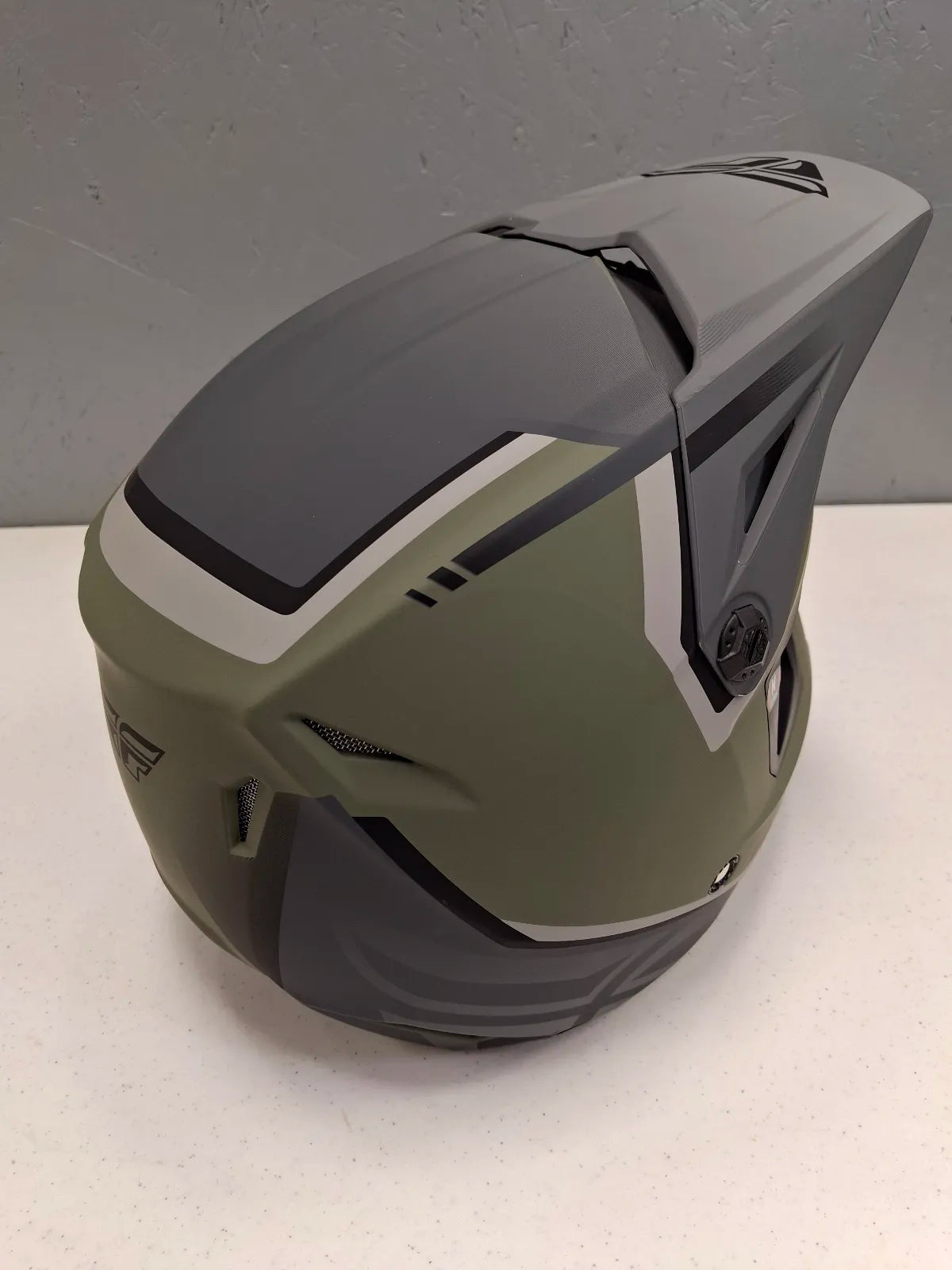 Fly helmet Fly Kinetic Vision Helmet (Grey/Green, Medium) USED 73-8652M U Jorgensen Powersports