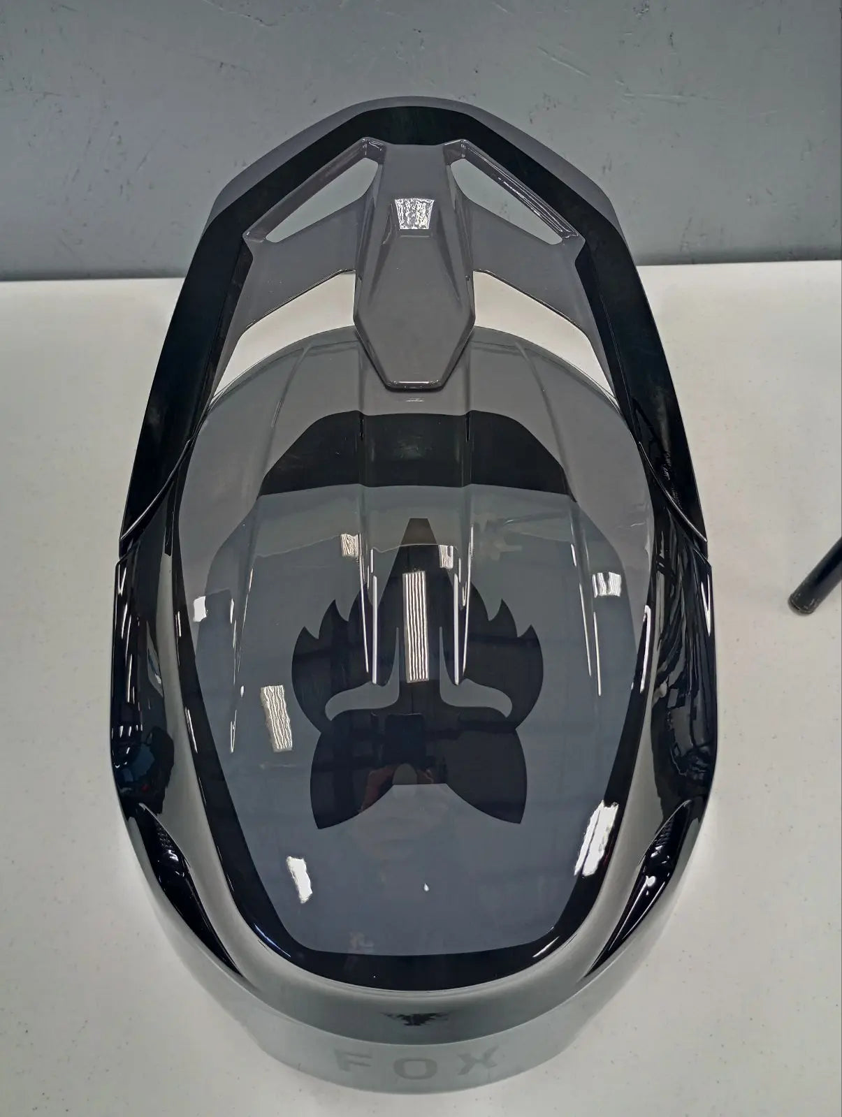 Fox Apparel Fox V1 Solid Helmet (Grey/Black, Medium) USED 31370-330-M U 191972813238 Jorgensen Powersports