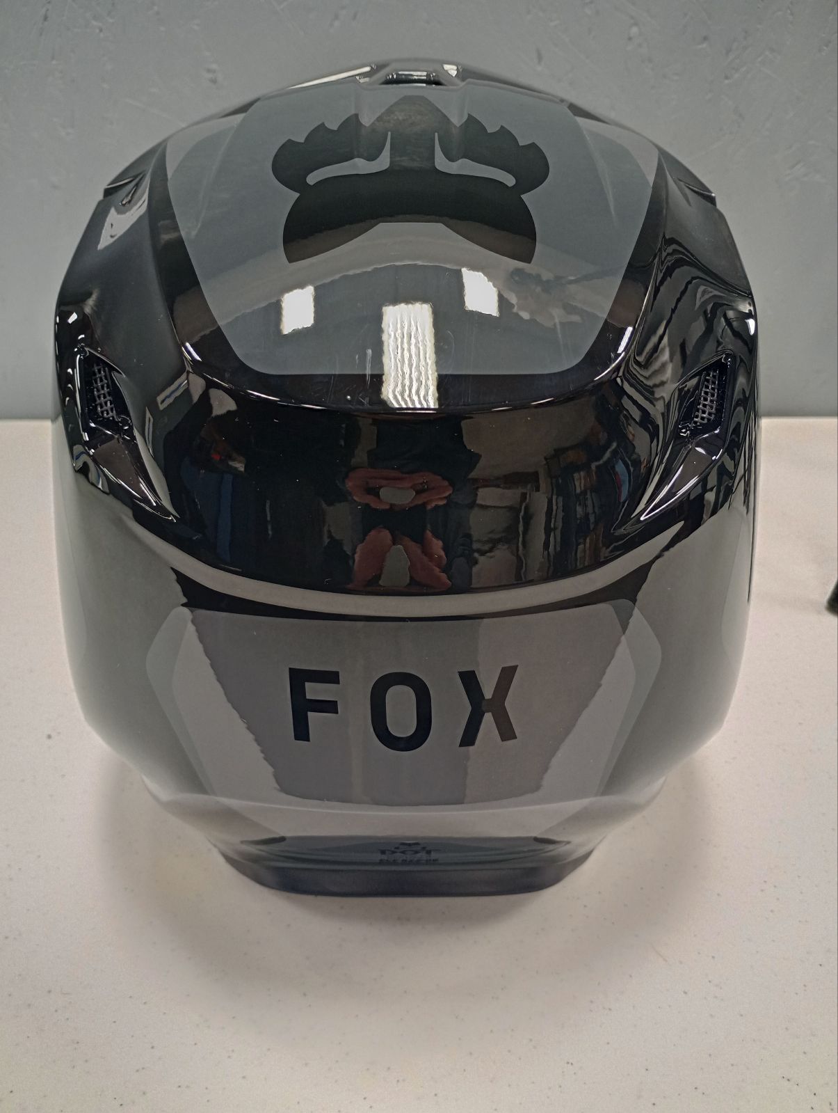 Fox Apparel Fox V1 Solid Helmet (Grey/Black, Medium) USED 31370-330-M U 191972813238 Jorgensen Powersports