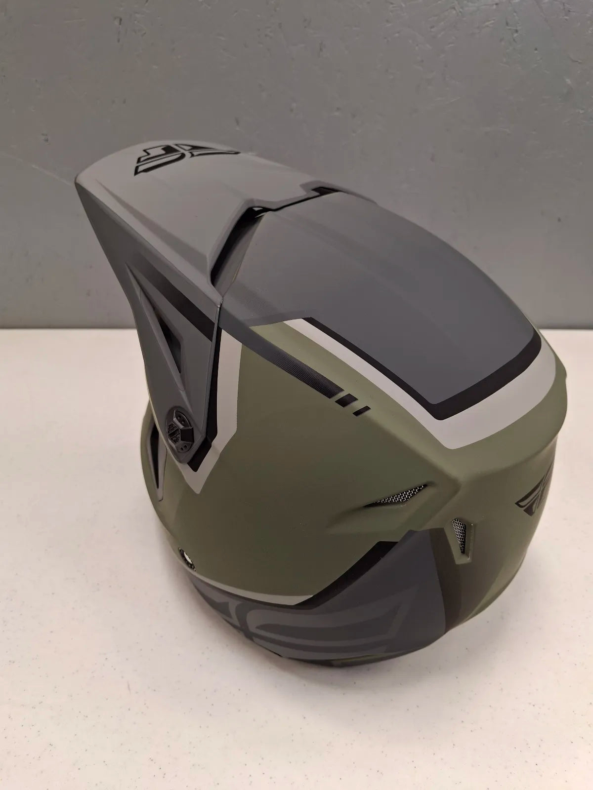Fly helmet Fly Kinetic Vision Helmet (Grey/Green, Medium) USED 73-8652M U Jorgensen Powersports