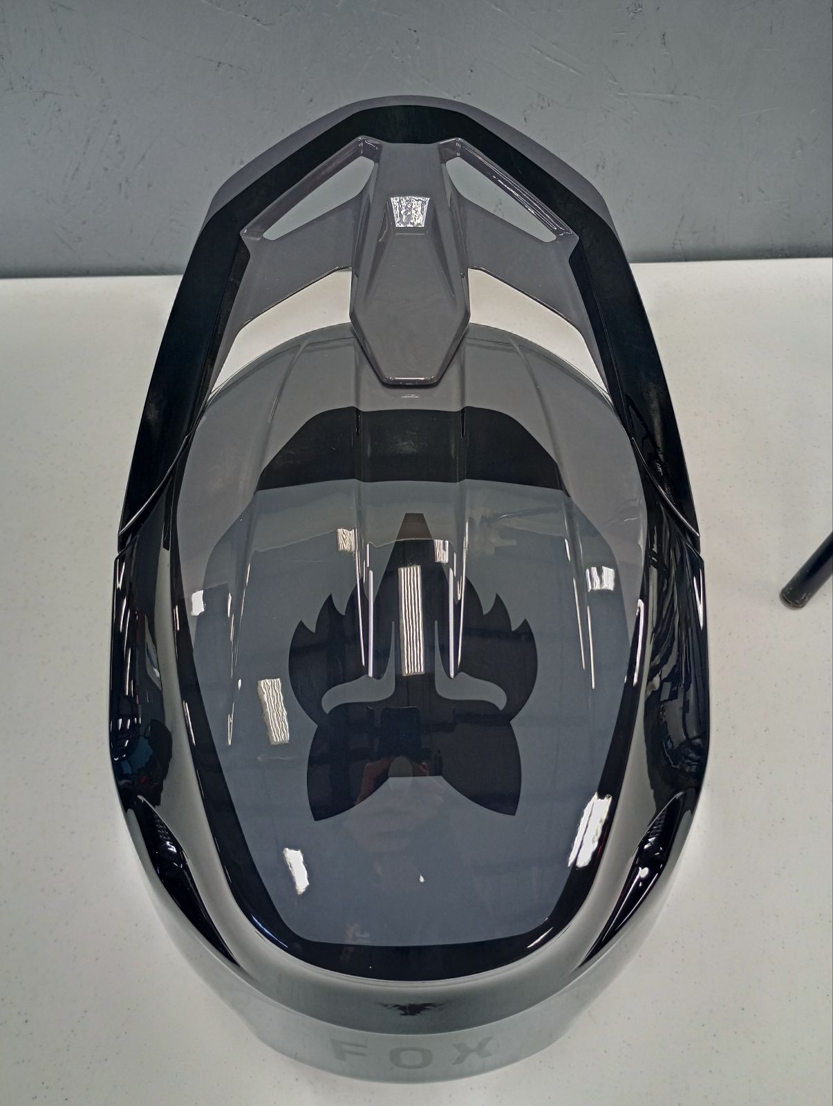 Fox Apparel Fox V1 Solid Helmet (Grey/Black, Medium) USED 31370-330-M U 191972813238 Jorgensen Powersports